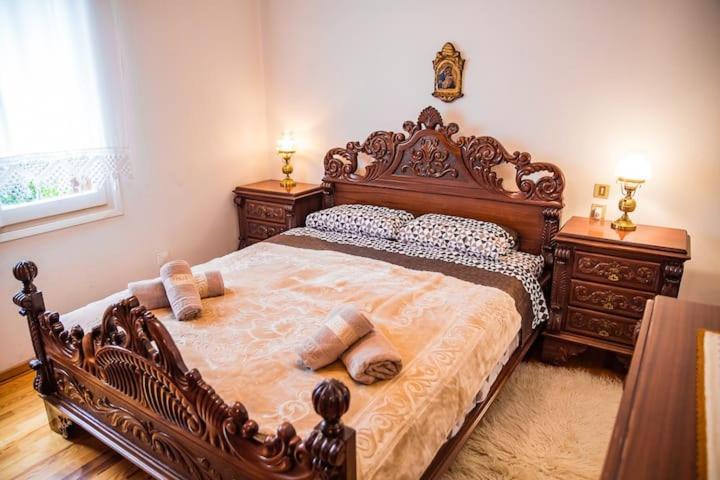 Traditional Antique Deco House كالامباكا المظهر الخارجي الصورة