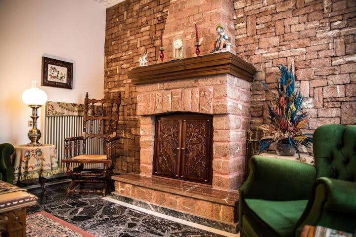 Traditional Antique Deco House كالامباكا المظهر الخارجي الصورة
