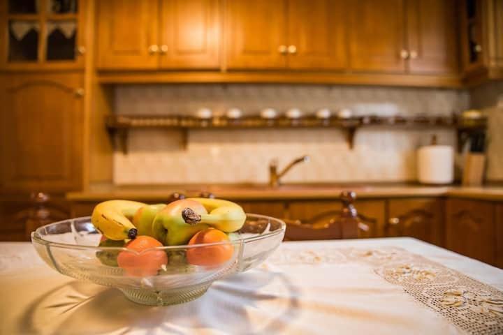 Traditional Antique Deco House كالامباكا المظهر الخارجي الصورة