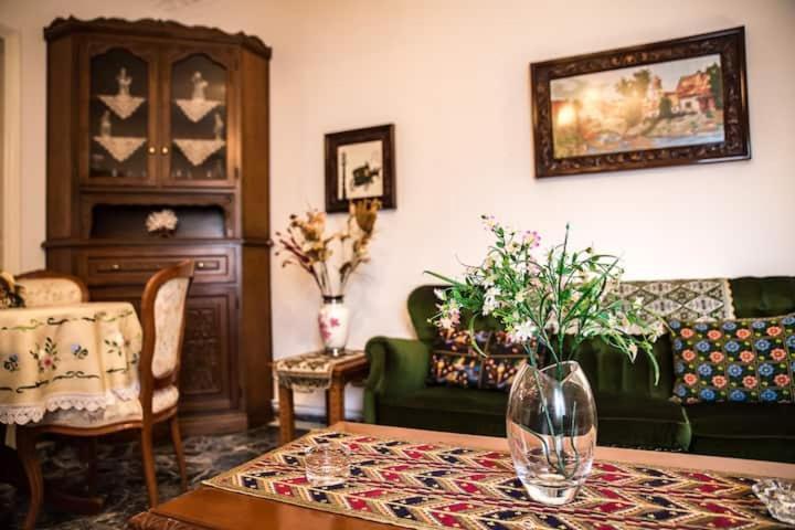 Traditional Antique Deco House كالامباكا المظهر الخارجي الصورة