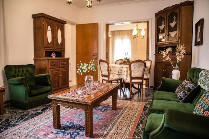 Traditional Antique Deco House كالامباكا المظهر الخارجي الصورة